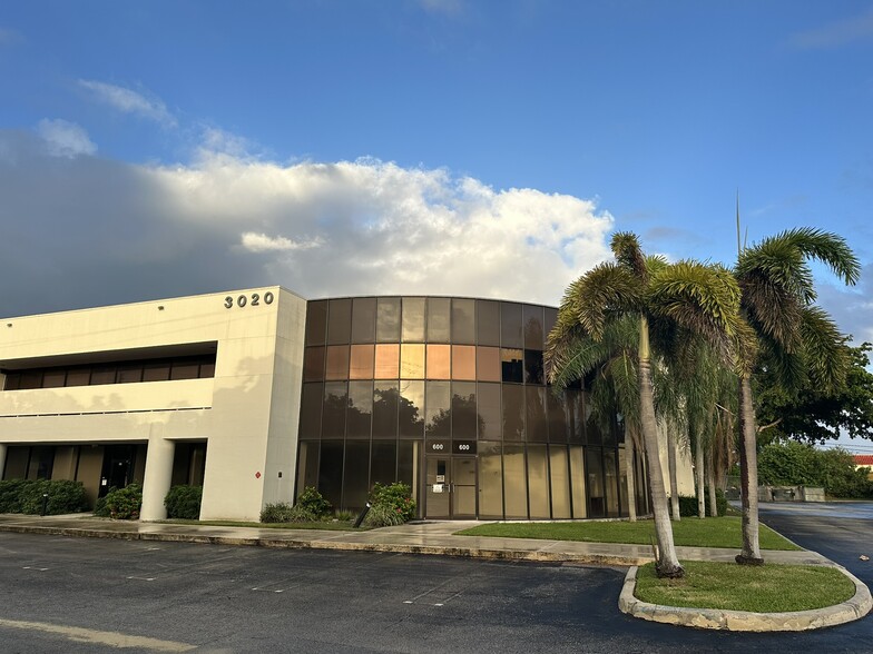 3020 High Ridge Rd, Boynton Beach, FL en alquiler - Foto del edificio - Imagen 1 de 8