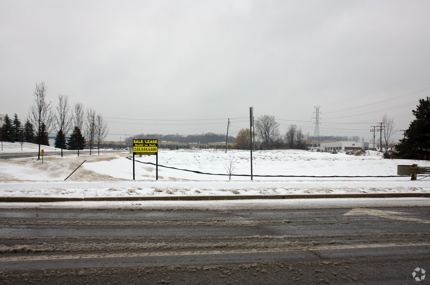 13 Mile Rd, Novi, MI en venta - Foto del edificio - Imagen 1 de 1