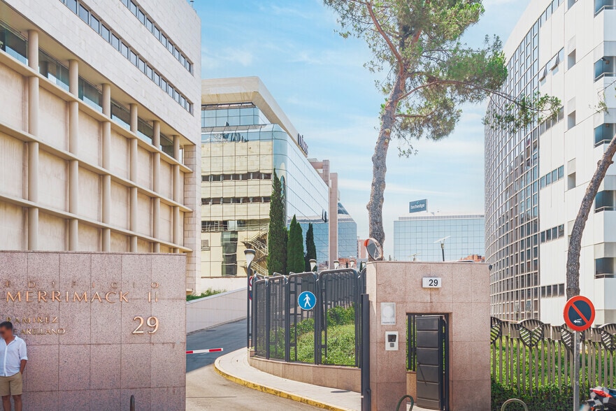 Calle Ramirez Arellano, 29, Madrid, Madrid en alquiler - Foto del edificio - Imagen 3 de 5