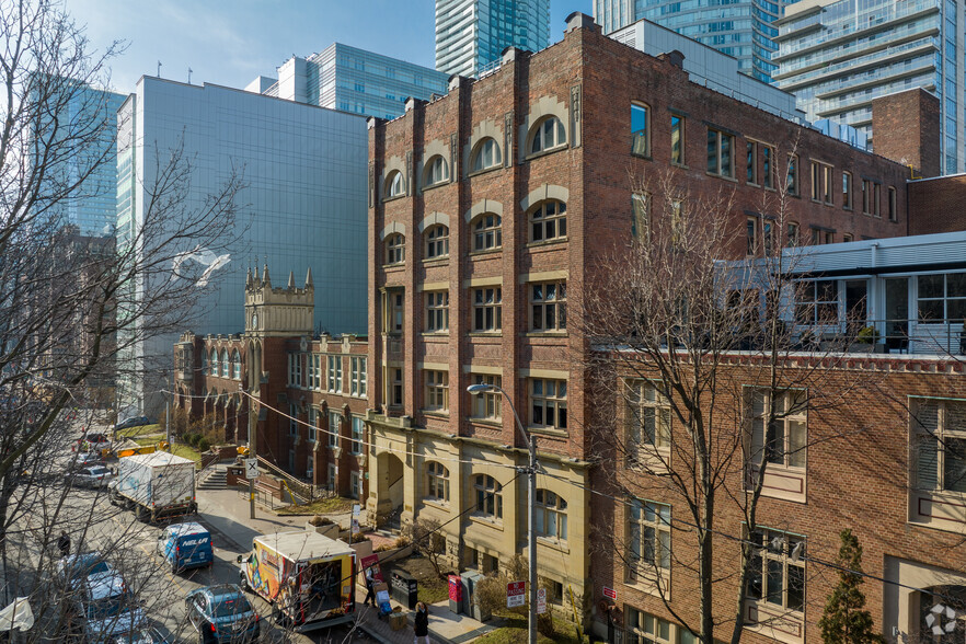 70 Bond St, Toronto, ON en alquiler - Foto del edificio - Imagen 2 de 4