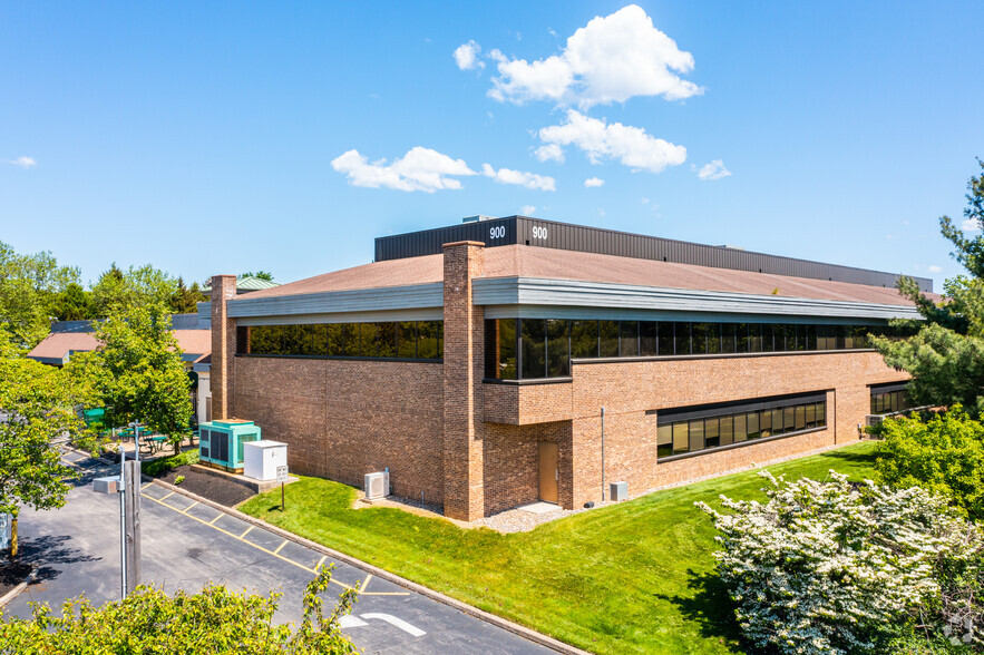 900 Business Center Dr, Horsham, PA en alquiler - Foto del edificio - Imagen 2 de 5