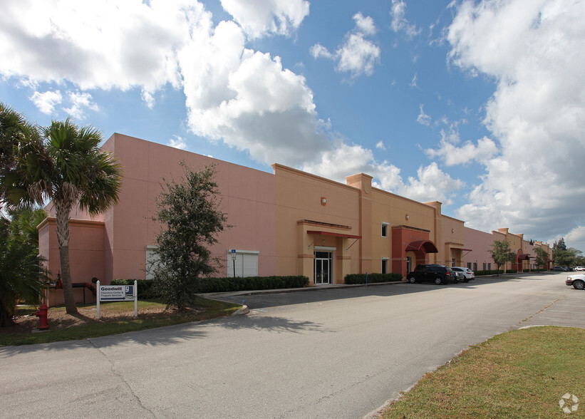 801-821 S Kings Hwy, Fort Pierce, FL en alquiler - Foto del edificio - Imagen 1 de 9