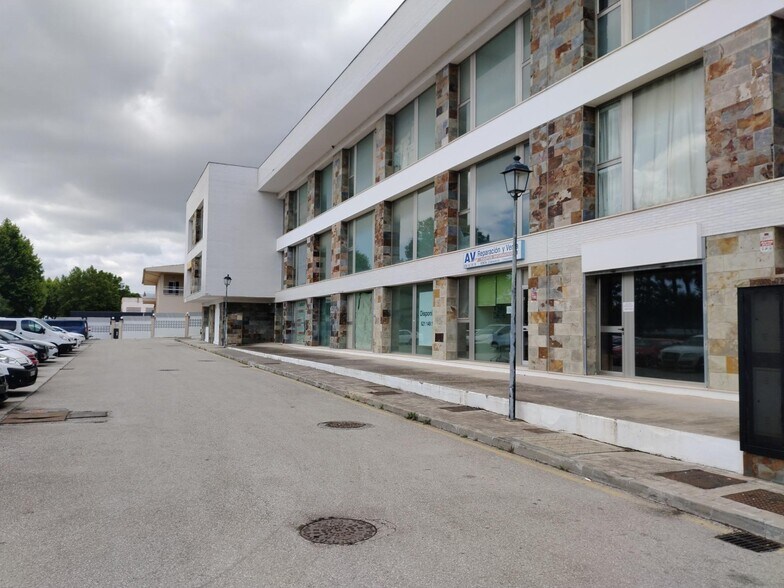 Oficina en Los Barrios, Cádiz en venta - Foto del edificio - Imagen 3 de 18
