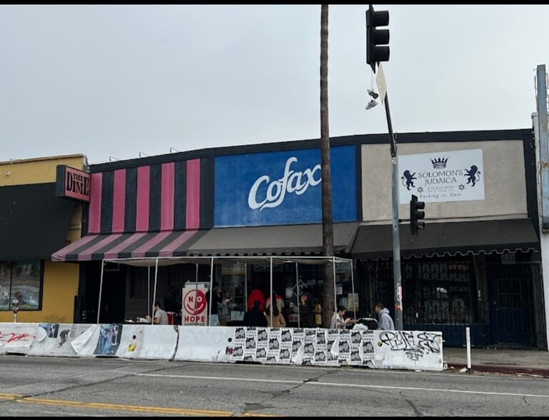 438 N Fairfax Ave, Los Angeles, CA en alquiler - Foto del edificio - Imagen 2 de 30