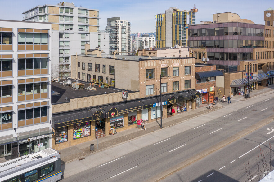 1533-1535 W Broadway, Vancouver, BC en alquiler - Foto del edificio - Imagen 3 de 4