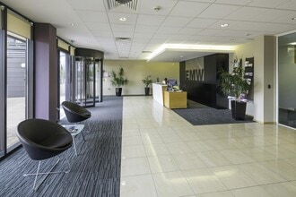1 Seebeck Pl, Milton Keynes en alquiler Vestíbulo- Imagen 1 de 5
