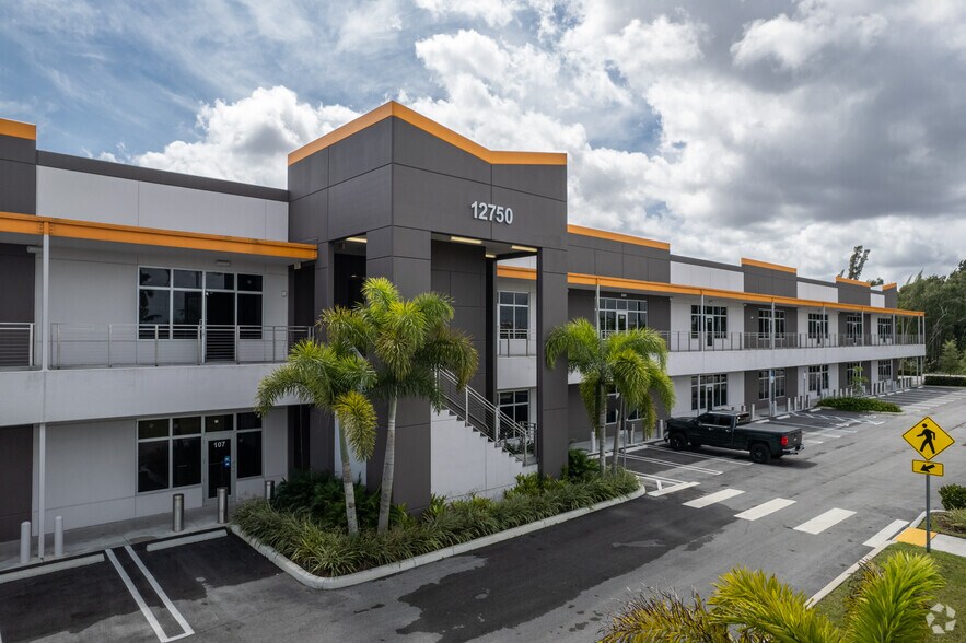 12750 NW 17th St, Miami, FL en alquiler - Foto del edificio - Imagen 3 de 8