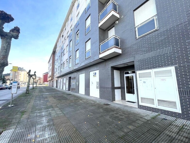 Local en Ponferrada en venta - Foto del edificio - Imagen 3 de 9