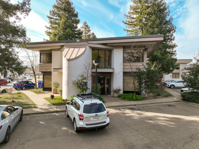 890 Lamont Ave, Novato, CA en venta - Foto del edificio - Imagen 2 de 5