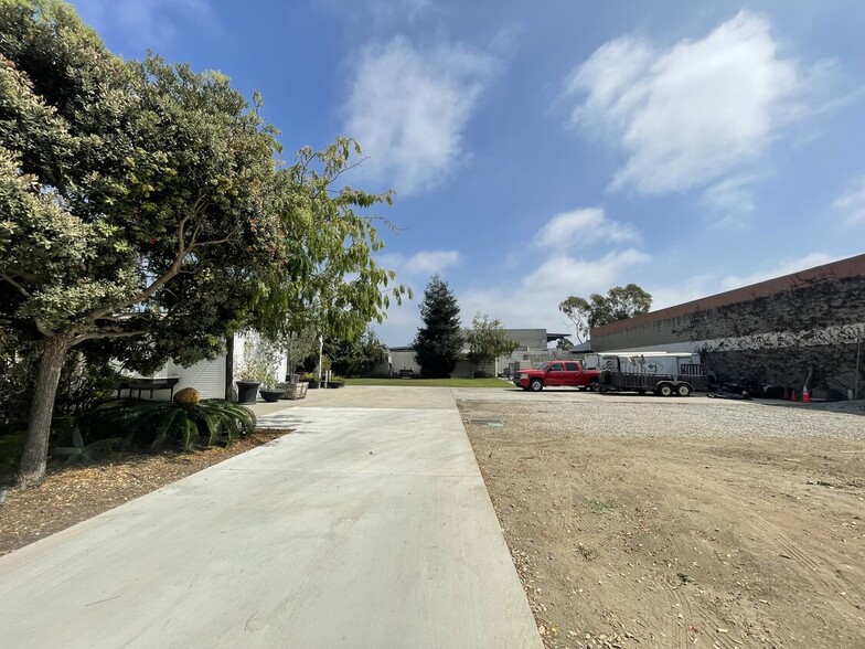 17066 Palmdale Ln, Huntington Beach, CA en alquiler - Foto del edificio - Imagen 3 de 25