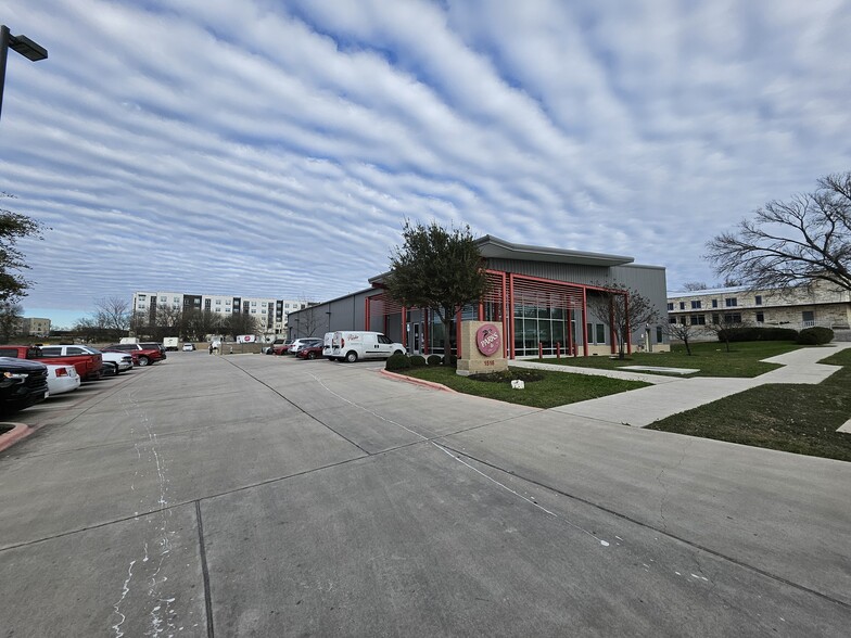 1516 Ferguson Ln, Austin, TX en alquiler - Foto del edificio - Imagen 2 de 15