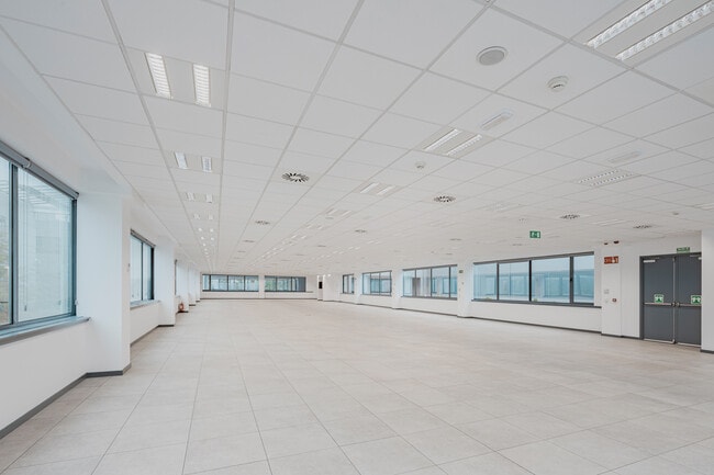 Más detalles de Calle Gardenias, Fuenlabrada - Local en alquiler