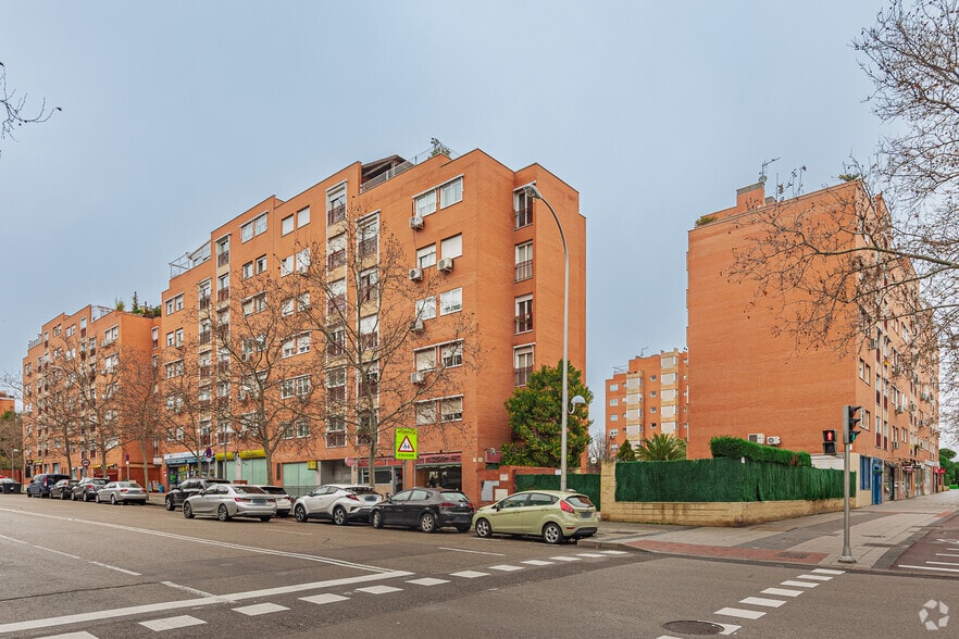 Edificio residencial en Madrid, Madrid en venta - Foto del edificio - Imagen 1 de 2