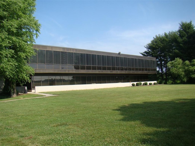 126 Executive Way, Wilkesboro, NC en alquiler - Foto del edificio - Imagen 2 de 31