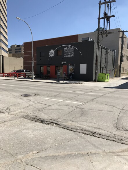 250 York Ave, Winnipeg, MB en alquiler - Foto del edificio - Imagen 2 de 4