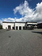 27465 55 Ave, Langley Twp, BC en alquiler Foto del edificio- Imagen 2 de 9