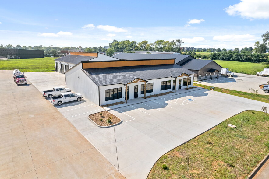 1030 Smokestack Dr, Clarksville, TN en alquiler - Foto del edificio - Imagen 3 de 36