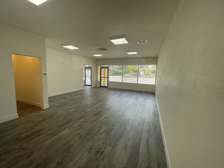 6705-6723 Winding Way, Fair Oaks, CA en alquiler - Foto del interior - Imagen 3 de 7