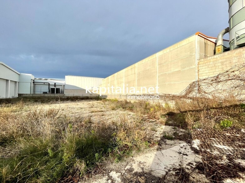 Nave en Castelló de Rugat, Valencia en alquiler - Foto del edificio - Imagen 2 de 3
