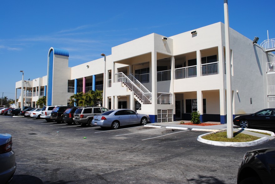 17325 NW 27th Ave, Miami Gardens, FL en alquiler - Foto del edificio - Imagen 2 de 8