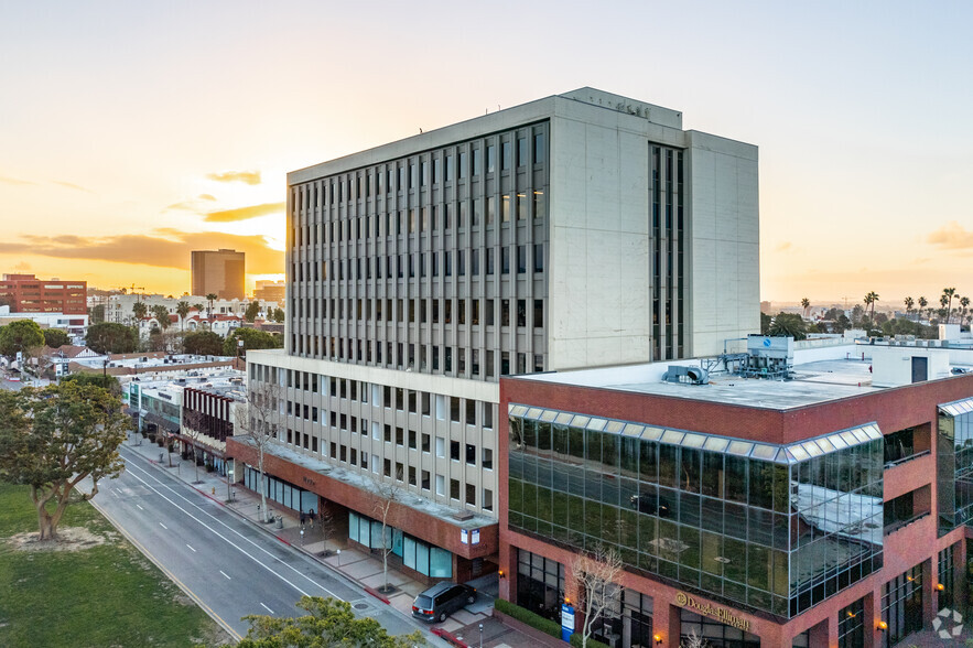 11980 San Vicente Blvd, Los Angeles, CA en alquiler - Foto del edificio - Imagen 2 de 8