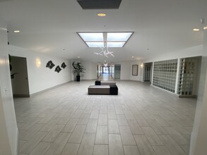 3800 Highland Ave, Downers Grove, IL en venta Foto del interior- Imagen 2 de 3