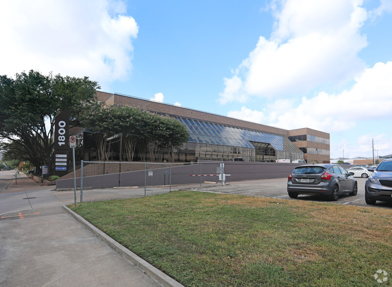 1800 Augusta Dr, Houston, TX en alquiler - Foto del edificio - Imagen 2 de 3