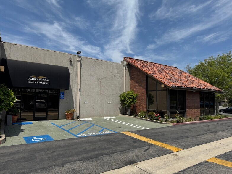 245 Fischer Ave, Costa Mesa, CA en venta - Foto del edificio - Imagen 2 de 7