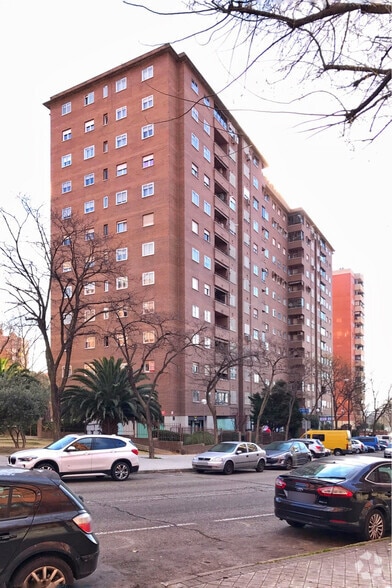Calle de Villalobos, 135, Madrid, Madrid en venta - Foto del edificio - Imagen 2 de 2