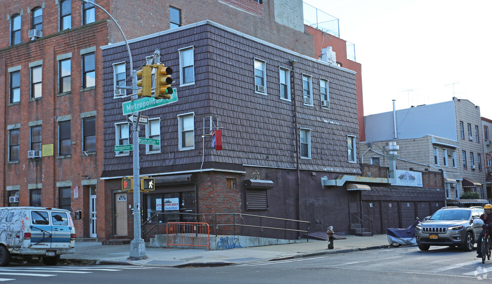 690 Metropolitan Ave, Brooklyn, NY en alquiler - Foto del edificio - Imagen 1 de 4