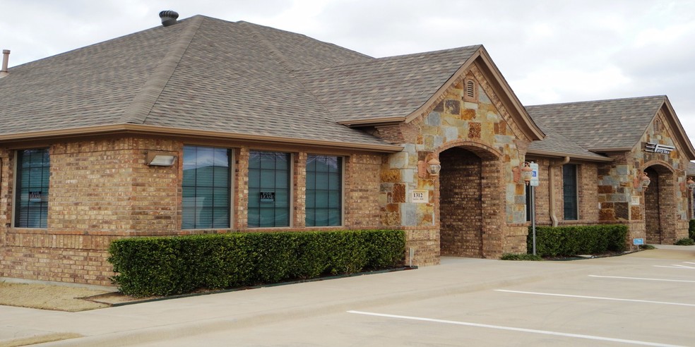 1312 Norwood Dr, Bedford, TX en alquiler - Foto principal - Imagen 1 de 29