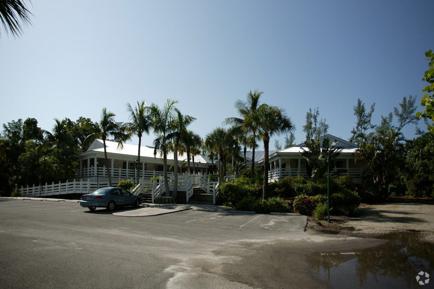 1551 Periwinkle Way, Sanibel, FL en venta - Foto del edificio - Imagen 2 de 13