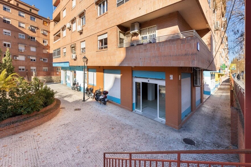 Local en Granada, Granada en alquiler - Foto del edificio - Imagen 2 de 25