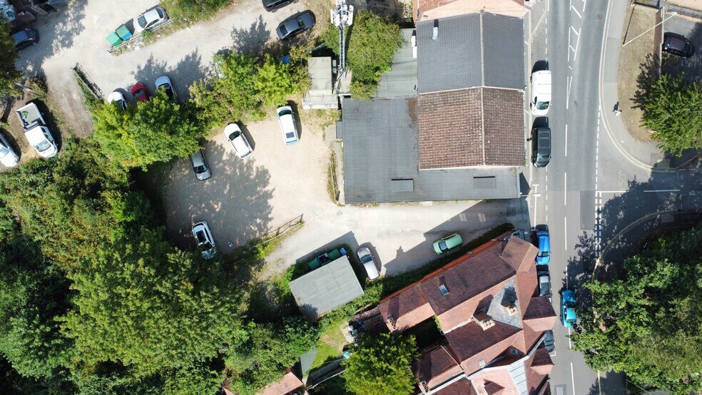 10 Chalet Hl, Bordon en venta - Foto del edificio - Imagen 3 de 3