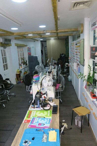 Uxbridge Rd, Pinner en alquiler - Foto del edificio - Imagen 3 de 3