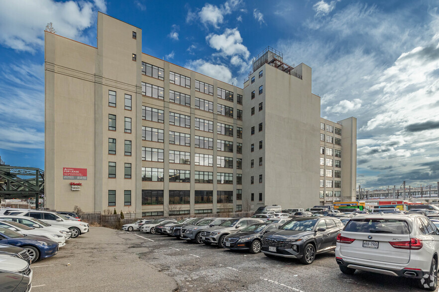 30-30 Northern Blvd, Long Island City, NY en alquiler - Foto del edificio - Imagen 3 de 5