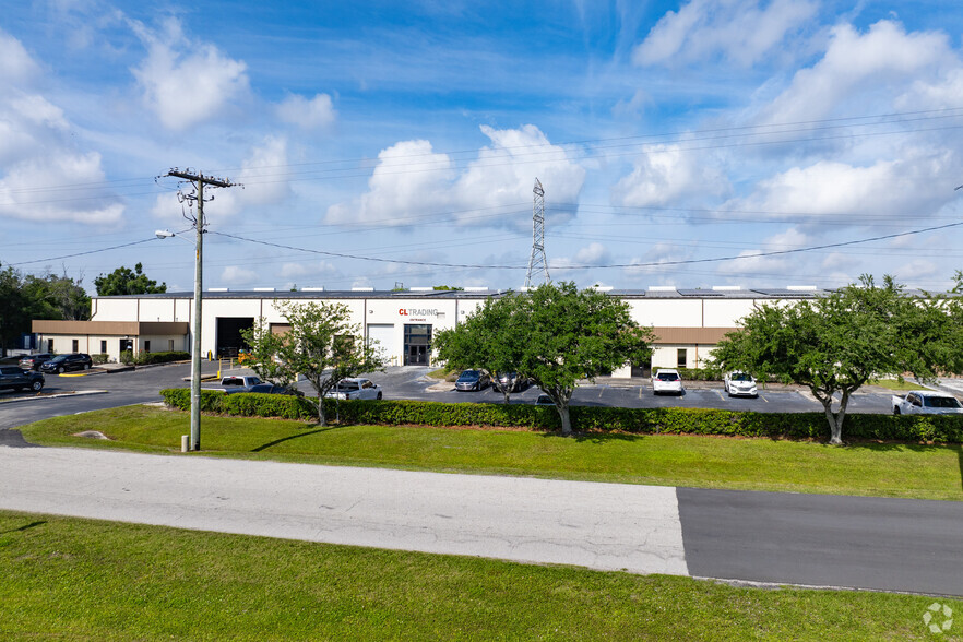 7704 Industrial Ln, Tampa, FL en alquiler - Foto del edificio - Imagen 2 de 7