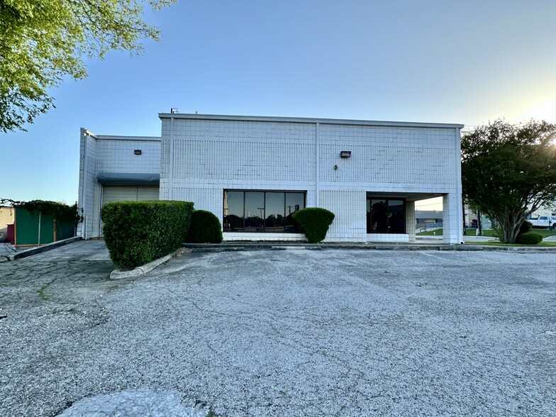 9914-9918 McCullough Ave, San Antonio, TX en alquiler - Foto del edificio - Imagen 1 de 18