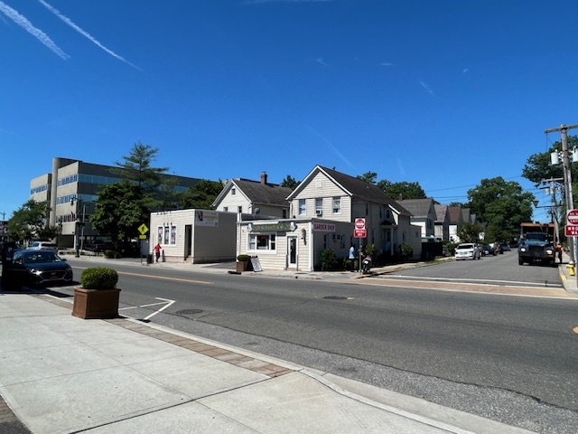 287 Post Ave, Westbury, NY en venta Foto principal- Imagen 1 de 2