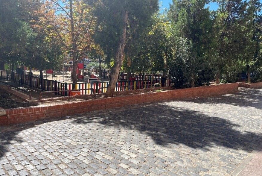 Edificio residencial en Madrid, Madrid en venta - Foto del edificio - Imagen 2 de 2