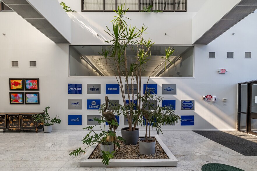 1320 Centre St, Newton, MA en alquiler - Vestíbulo - Imagen 3 de 15