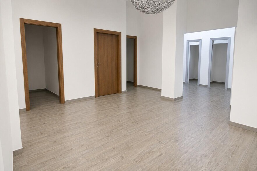 Local en Elche, Alicante en venta - Foto del interior - Imagen 2 de 11