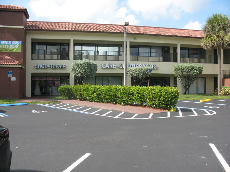 8001-8085 W McNab Rd, Tamarac, FL en alquiler - Foto del edificio - Imagen 3 de 13