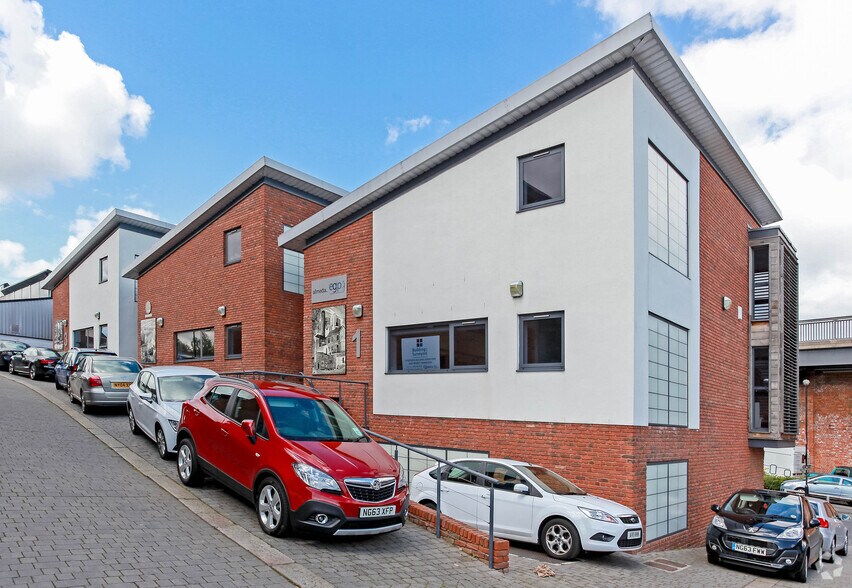 Media Exchange, Newcastle Upon Tyne en alquiler - Foto principal - Imagen 1 de 2