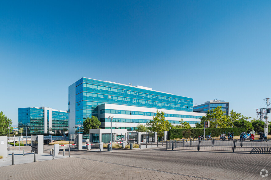 Avenida Burgos, 89, Madrid, Madrid en alquiler - Foto del edificio - Imagen 3 de 5