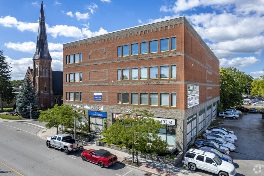 220 Dundas St W, Whitby, ON en alquiler - Foto del edificio - Imagen 2 de 3