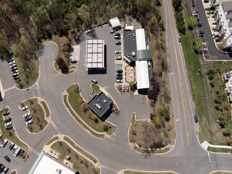 24641 Southpoint Dr, Chantilly, VA en venta - Foto del edificio - Imagen 3 de 7