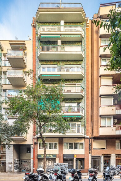 Edificio residencial en Barcelona, Barcelona en venta - Foto principal - Imagen 1 de 1