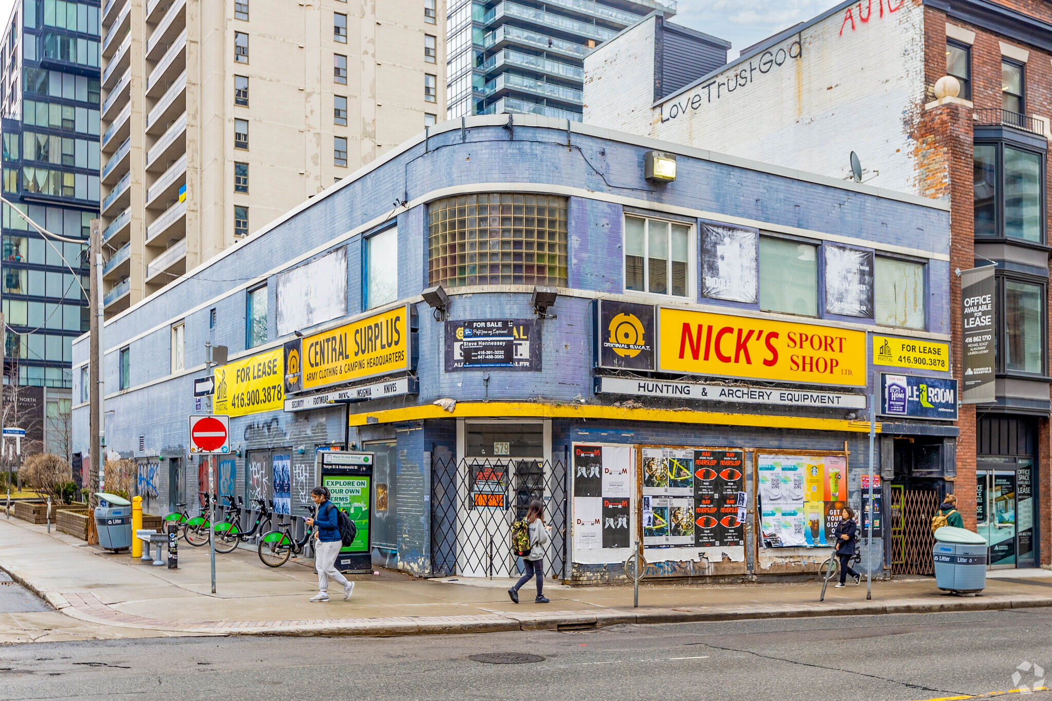 579 Yonge St, Toronto, ON en alquiler Foto del edificio- Imagen 1 de 3