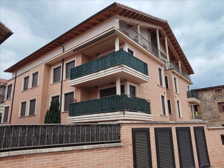 Oficina en Santurde de Rioja en venta - Foto del edificio - Imagen 2 de 13